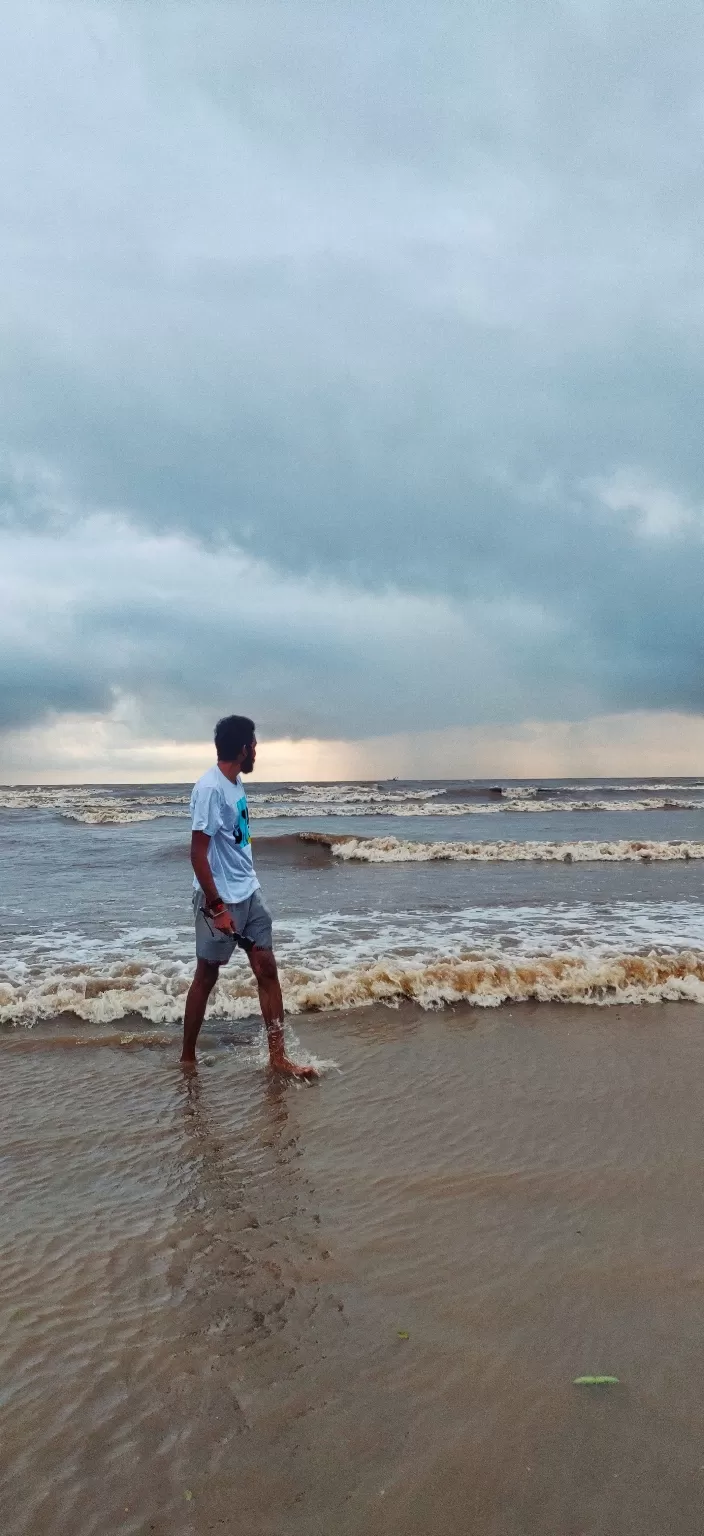 Photo of A isoleted beach near Daman by Surendra Singh Chouhan