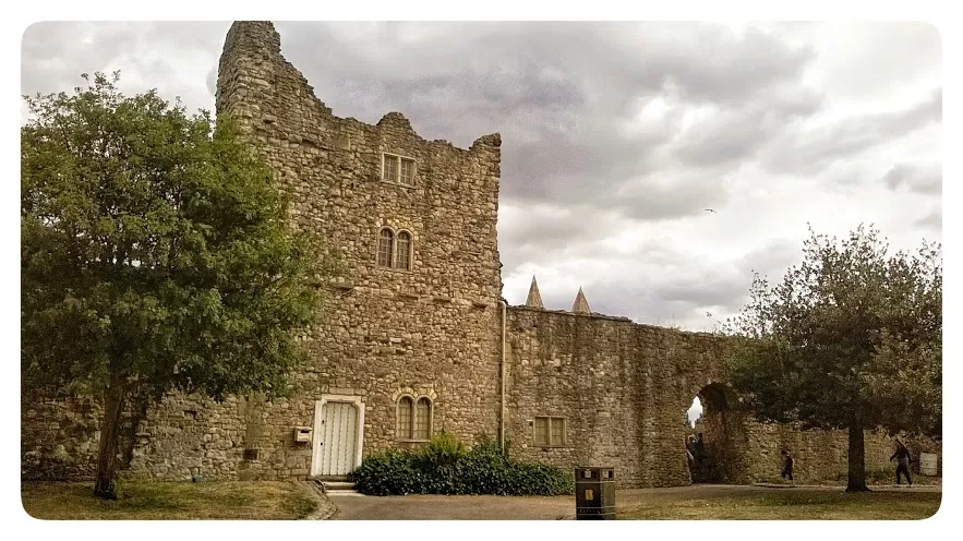 Photo of Rochester Castle, Rochester, United Kingdom by Jess 