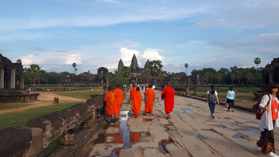 Photo of Angkor Wat, Krong Siem Reap, Cambodia by Sagar Pradhan