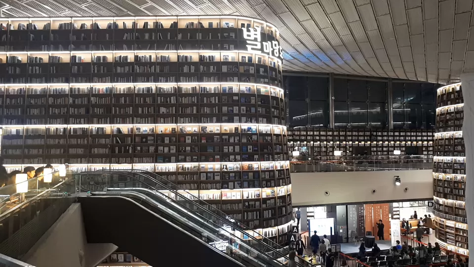 Photo of Starfield COEX Mall, Yeongdong-daero, Samseong-dong, Gangnam-gu, Seoul, South Korea by Sagar Pradhan