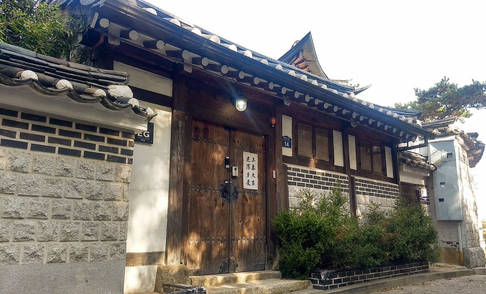 Photo of Bukchon Hanok Village, 계동길 Gahoe-dong, Jongno-gu, Seoul, South Korea by Sagar Pradhan
