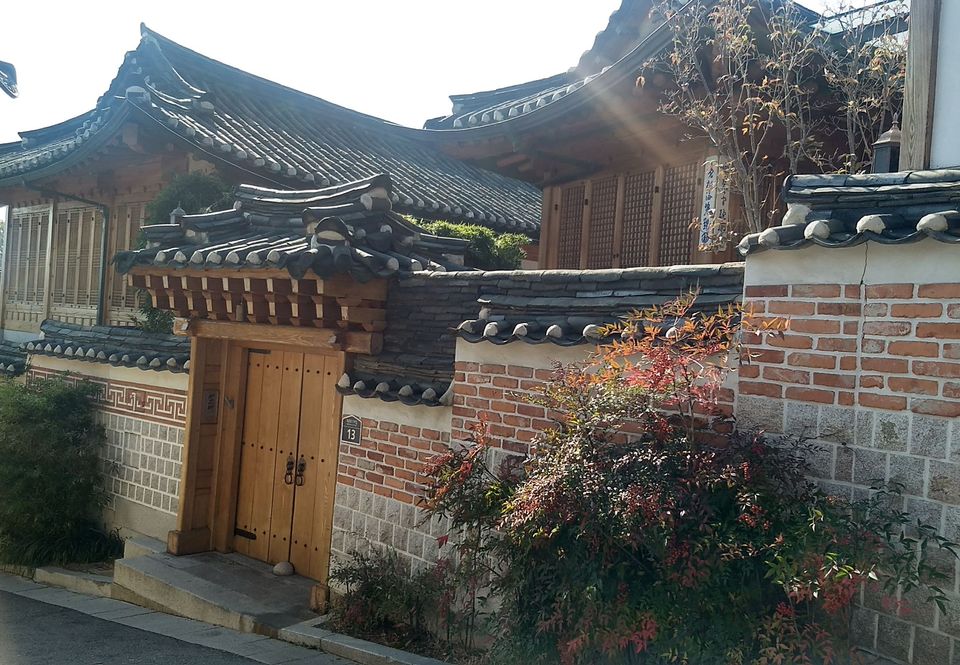 Photo of Bukchon Hanok Village, 계동길 Gahoe-dong, Jongno-gu, Seoul, South Korea by Sagar Pradhan