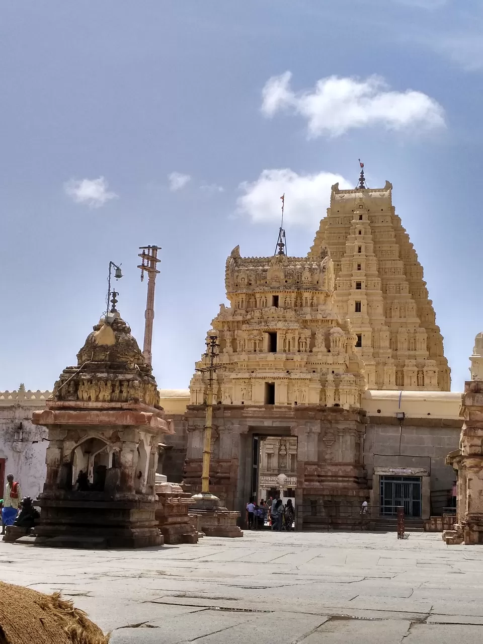Photo of Sri Virupaksha Temple, Hampi, Karnataka, India by Aeishwariya
