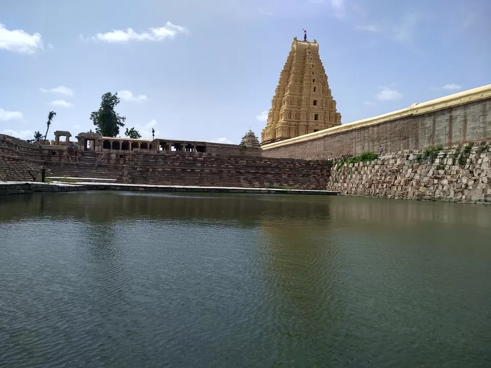 Photo of Sri Virupaksha Temple, Hampi, Karnataka, India by Aeishwariya
