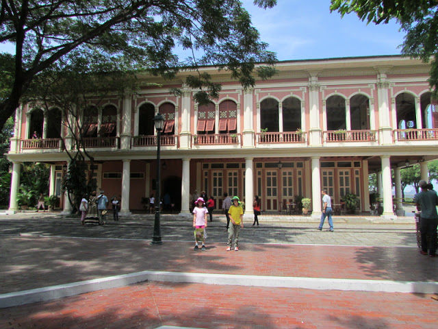 Photo of El Parque Historico De Quayaquil, Ecuador by Christelle & Peter