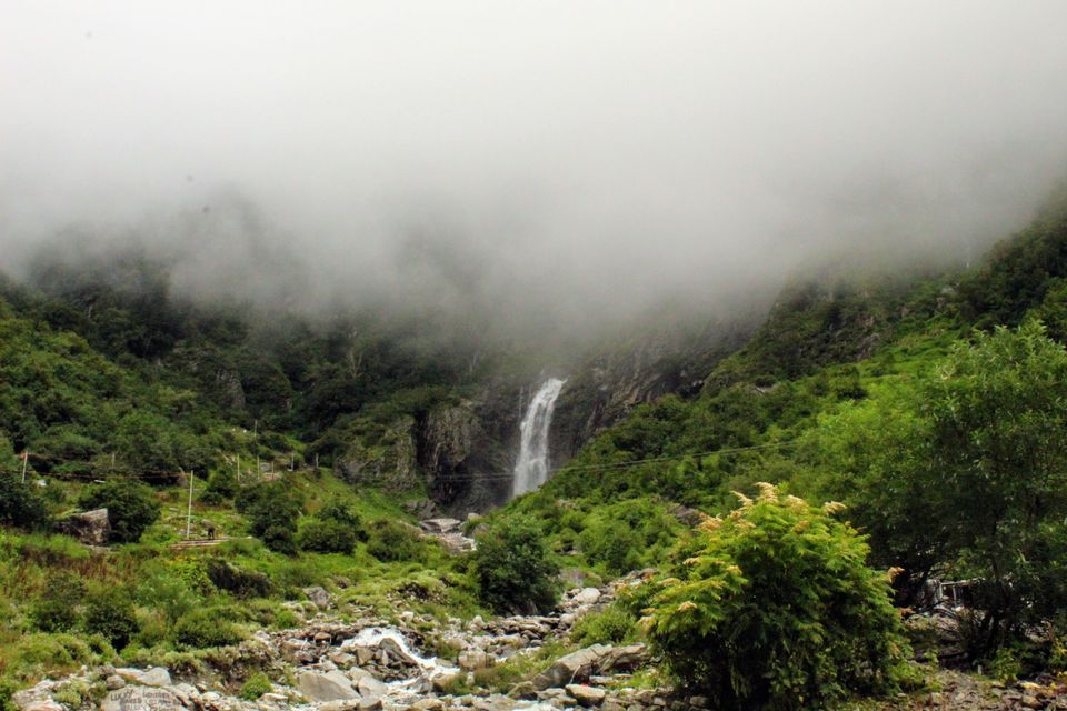 Photo of ख़ानाबदोश in Valley of Flowers and Hemkund Sahib under 2000 INR by Visharth Negi