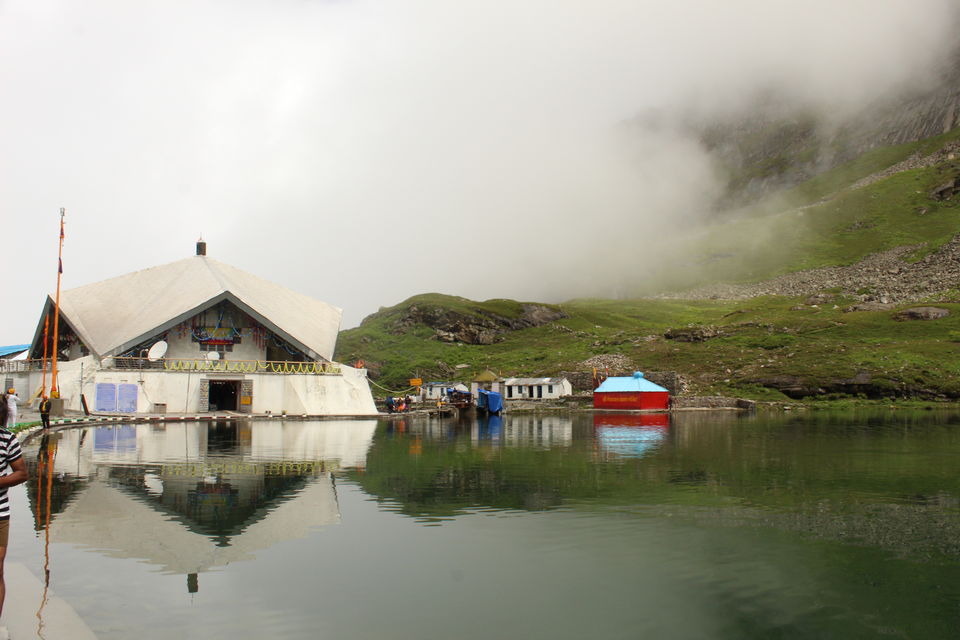Photo of ख़ानाबदोश in Valley of Flowers and Hemkund Sahib under 2000 INR by Visharth Negi