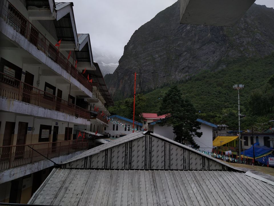 Photo of ख़ानाबदोश in Valley of Flowers and Hemkund Sahib under 2000 INR by Visharth Negi