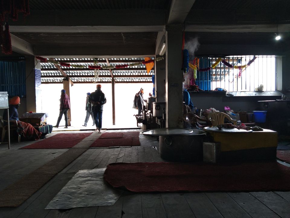 Photo of ख़ानाबदोश in Valley of Flowers and Hemkund Sahib under 2000 INR by Visharth Negi
