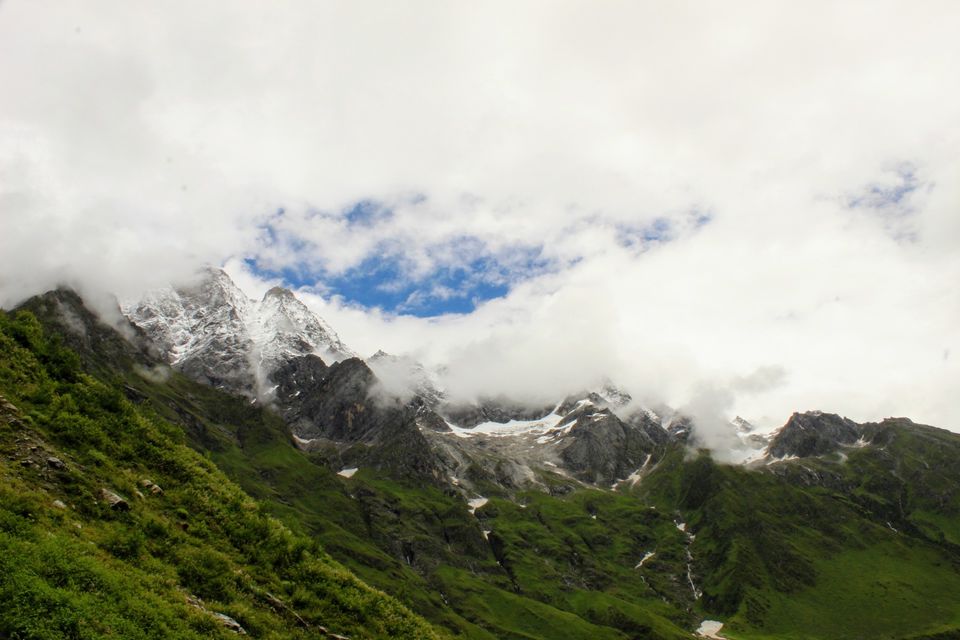 Photo of ख़ानाबदोश in Valley of Flowers and Hemkund Sahib under 2000 INR by Visharth Negi