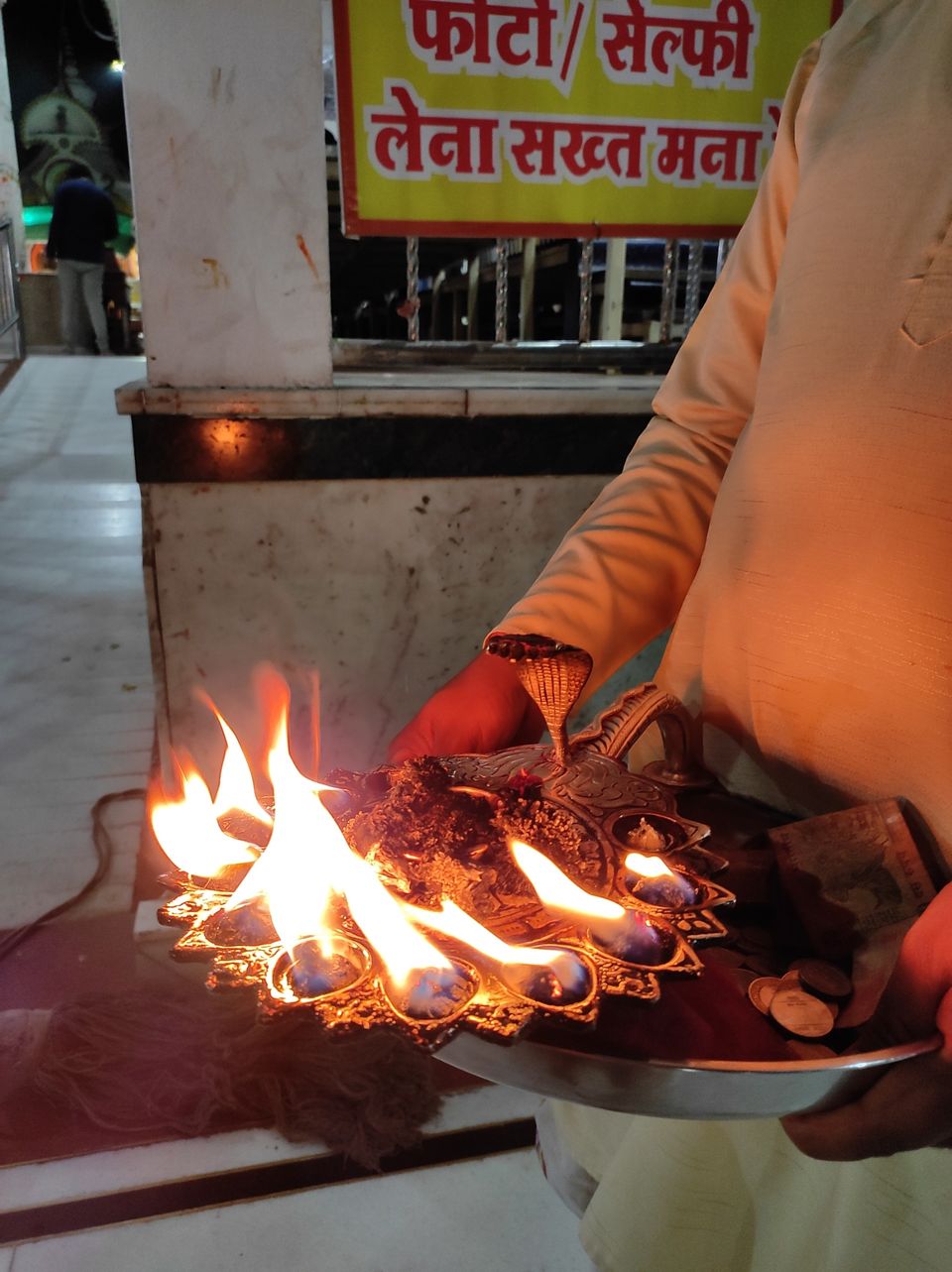 Photo of उल्टा स्वास्तिक बनाकर इच्छा पूर्ति वाला खजराना गणेश मंदिर इंदूर by Trupti Hemant Meher