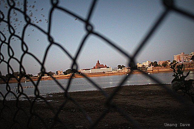 Photo of Photoblog: Hamirsar Lake - Beautiful place to enjoy sunset and Bird watching in Bhuj 12/12 by Umang Dave (IG: @umangdavevisual)