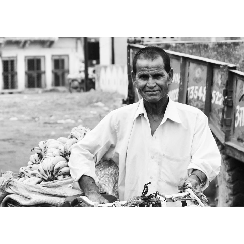 Photo of Photoblog: Street Photography at Maharaj Bada, Gwalior by Umang Dave