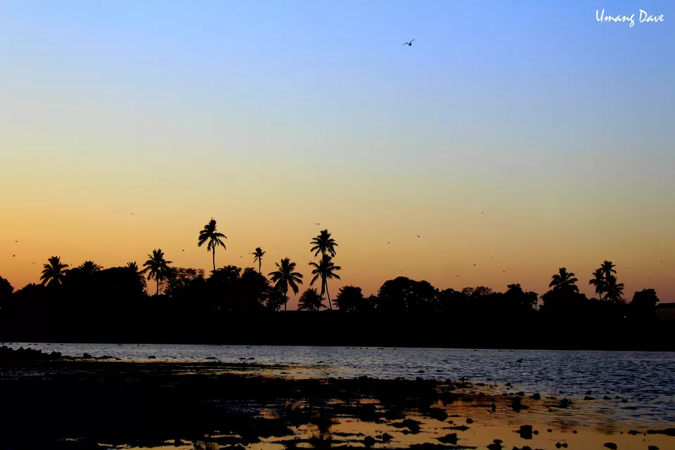 Photo of Hamisar Lake, Bhuj, Gujarat, India by Umang Dave (IG: @umangxdave)