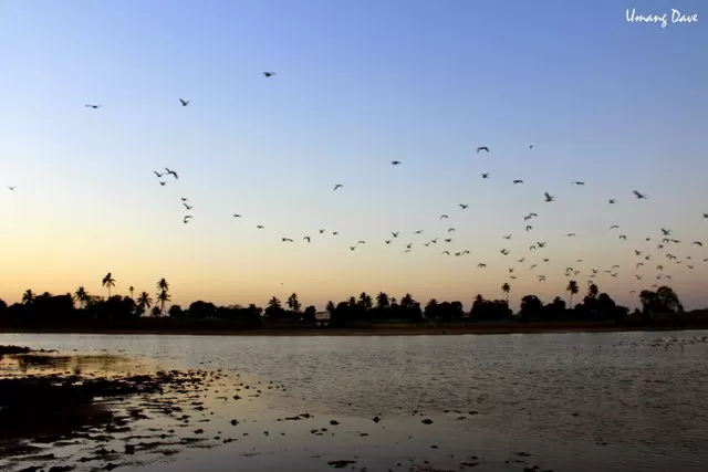 Photo of Hamisar Lake, Bhuj, Gujarat, India by Umang Dave (IG: @umangxdave)