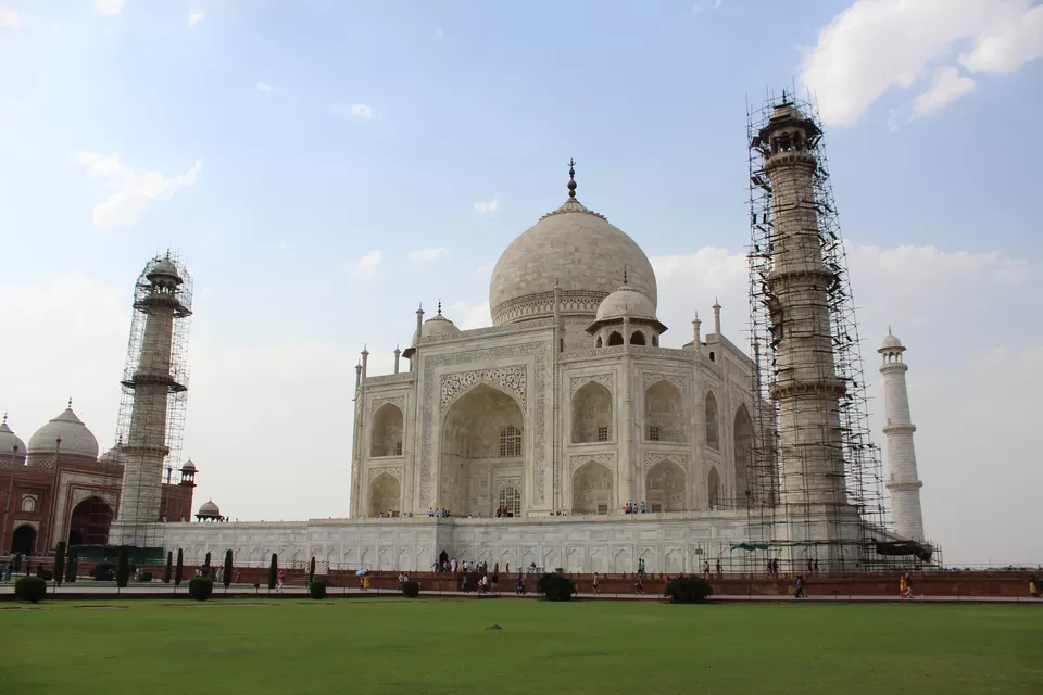 Photo of Taj Mahal, Agra, Uttar Pradesh, India by Malay Majithia