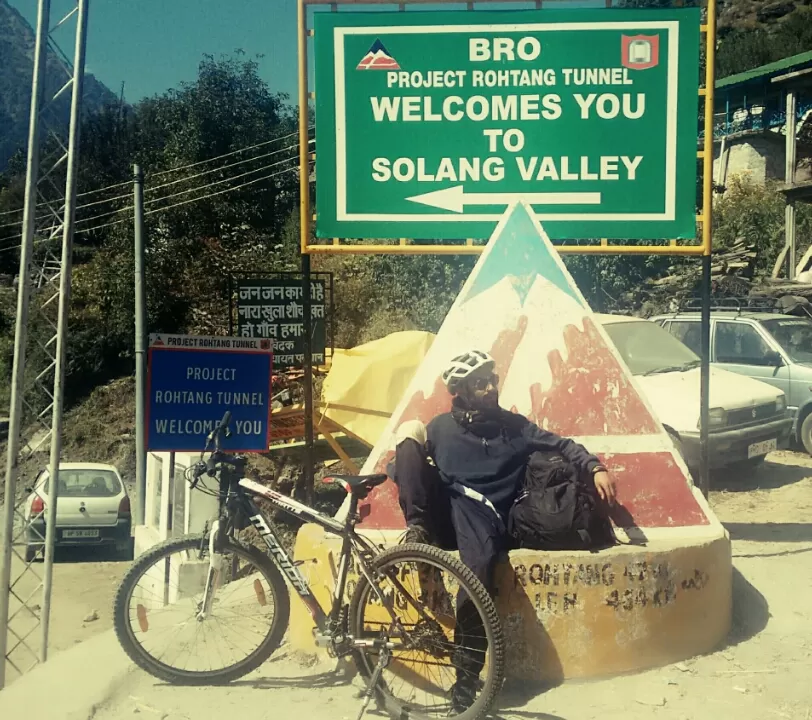 Photo of Kheer Ganga Hot Water Spring, Khir Ganga, India by Sanjeev Kumar