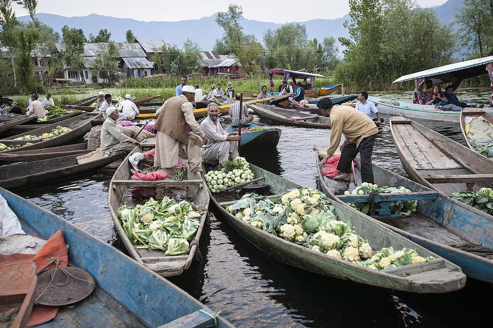 Photo of Kashmir's famous floating market 4/10 by Mayank Soni