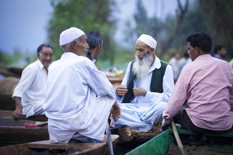 Photo of Kashmir's famous floating market 7/10 by Mayank Soni