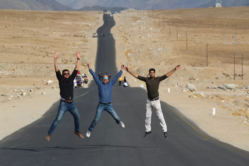 Photo of Day wise itinerary to Kashmir & Ladakh with 4 friends, 9 days @ INR 18,500 per person by Rahat Sareen