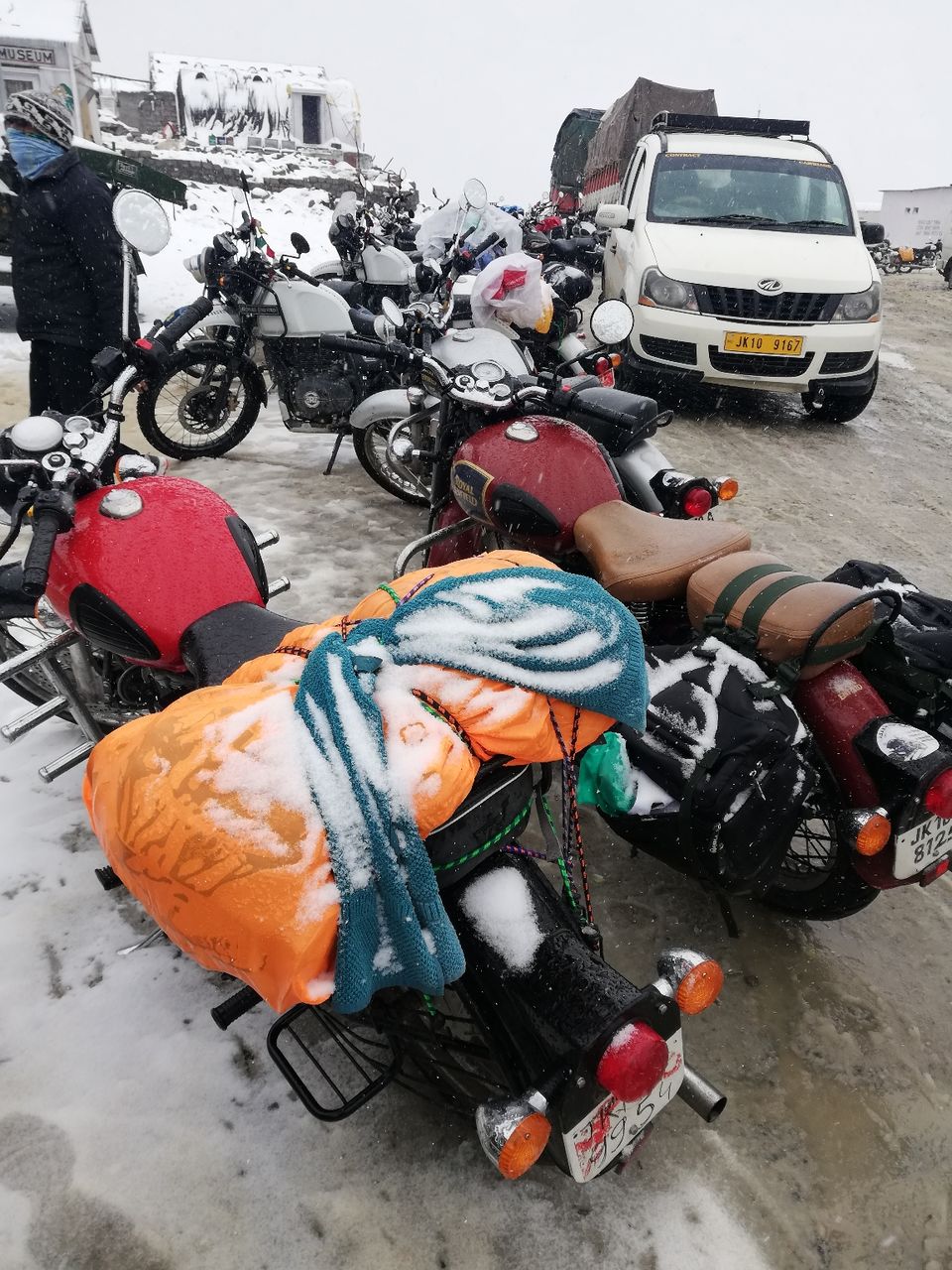 Photo of Day wise itinerary to Kashmir & Ladakh with 4 friends, 9 days @ INR 18,500 per person by Rahat Sareen