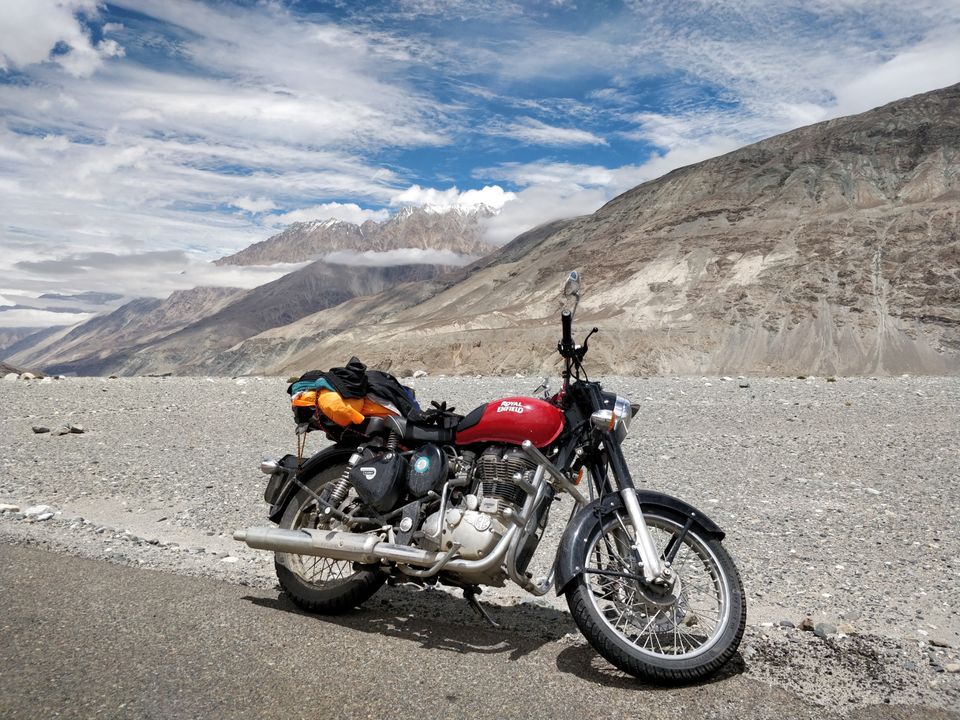 Photo of Pangong Lake by Rahat Sareen