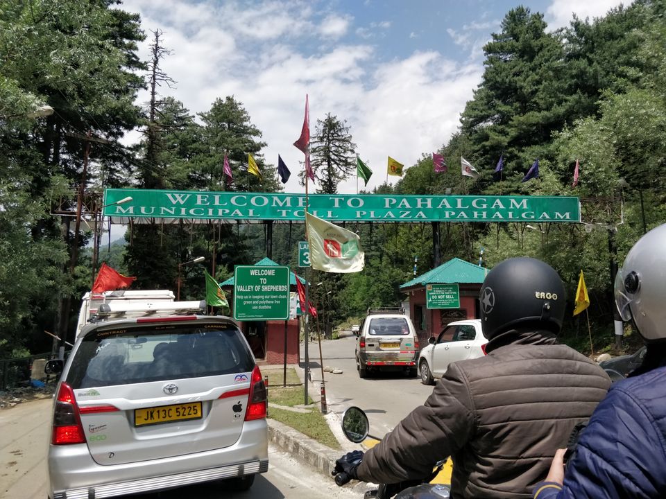 Photo of Day wise itinerary to Kashmir & Ladakh with 4 friends, 9 days @ INR 18,500 per person by Rahat Sareen