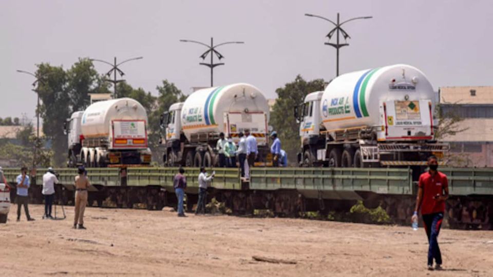 Photo of Have You Heard About the Oxygen Express? The Train That Saves Lives is Awakening Hopes Amidst Crisis by The Rooted Nomads (Ria Chaudhury)