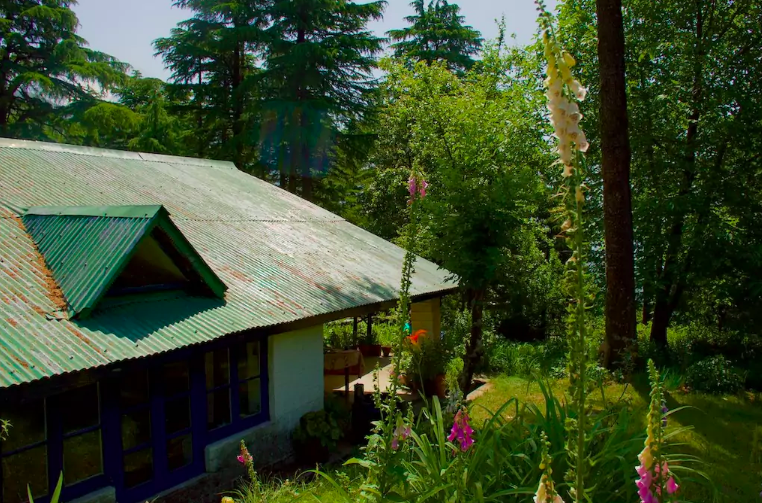 Photo of Planning A Trip To The Hills With Your Friends This Summer? Here Are The 5 Best Airbnbs In India 8/10 by Himani Khatreja