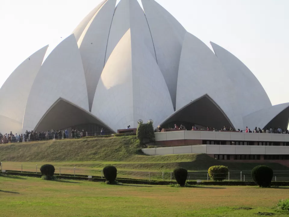 Photo of Lotus Temple, Lotus Temple Road, Bahapur, Shambhu Dayal Bagh, Kalkaji, New Delhi, Delhi, India by Aakriti & Nitin | @thecarpediemduo