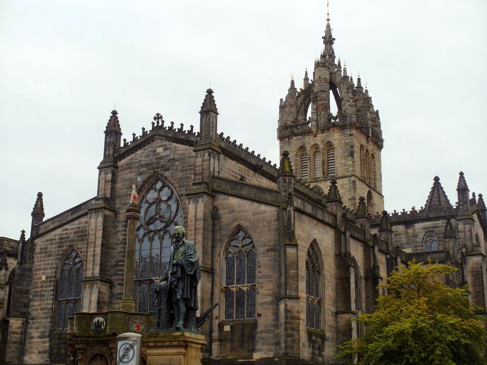 Photo of Edinburgh, United Kingdom by Lynette Tan