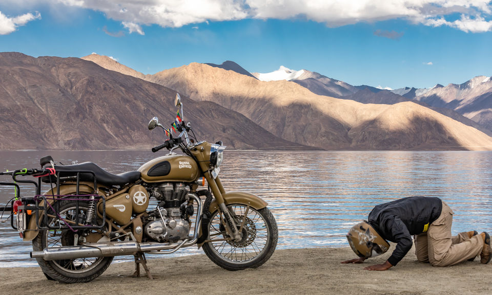 Роял энфилд гималаи. Royal Enfield Ladakh. Роял Энфилд мотоцикл Гималаи. Гималаи на мотоцикле.