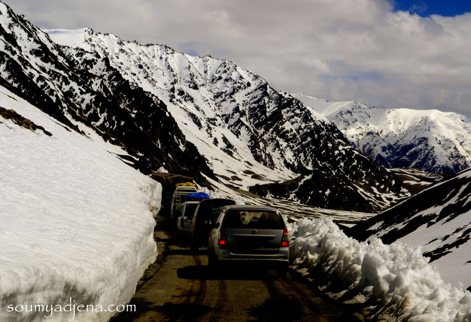 Photo of A Tale of two mountain passes – Mountain biking from Rohtang to Baralacha La,Himachal 6/22 by Soumya Jena