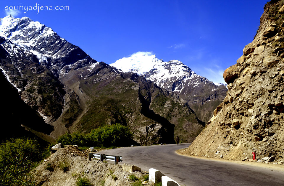 Photo of A Tale of two mountain passes – Mountain biking from Rohtang to Baralacha La,Himachal 11/22 by Soumya Jena