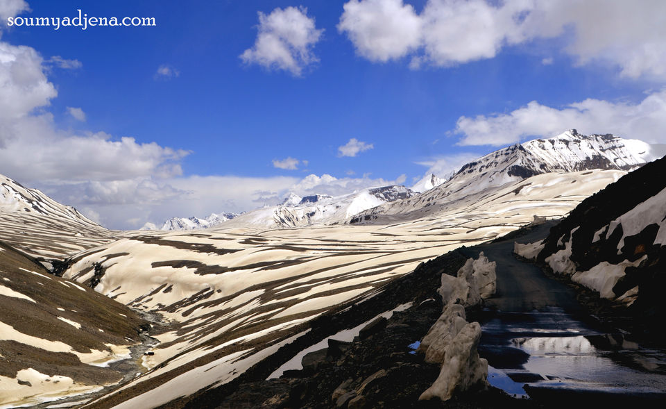 Photo of A Tale of two mountain passes – Mountain biking from Rohtang to Baralacha La,Himachal 17/22 by Soumya Jena