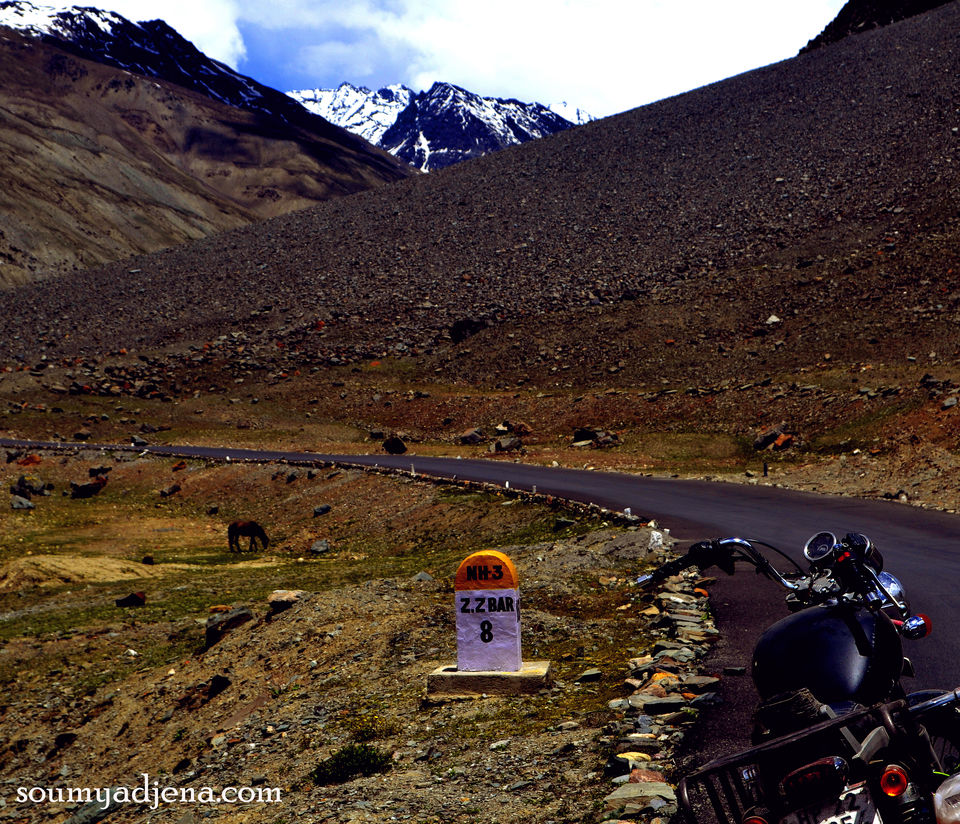 Photo of A Tale of two mountain passes – Mountain biking from Rohtang to Baralacha La,Himachal 18/22 by Soumya Jena