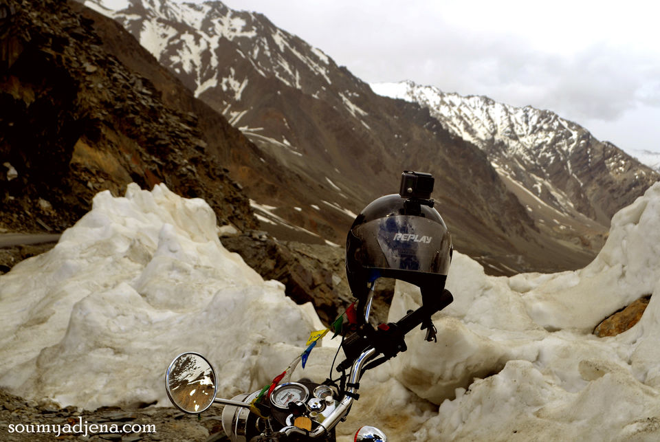 Photo of A Tale of two mountain passes – Mountain biking from Rohtang to Baralacha La,Himachal by Soumya Jena