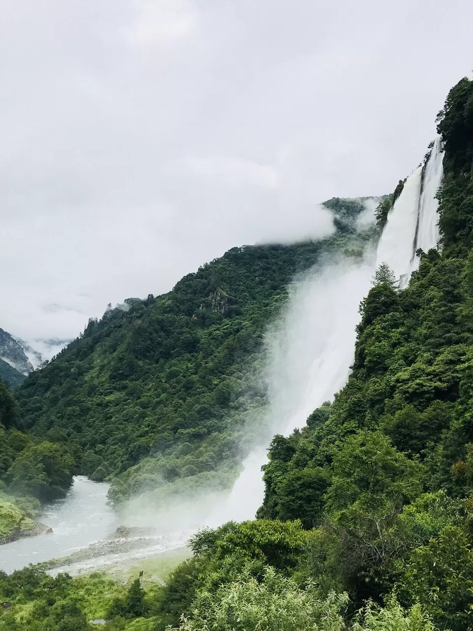 Photo of Nuranang Waterfalls, Cona, Shannan by Vandana Verma