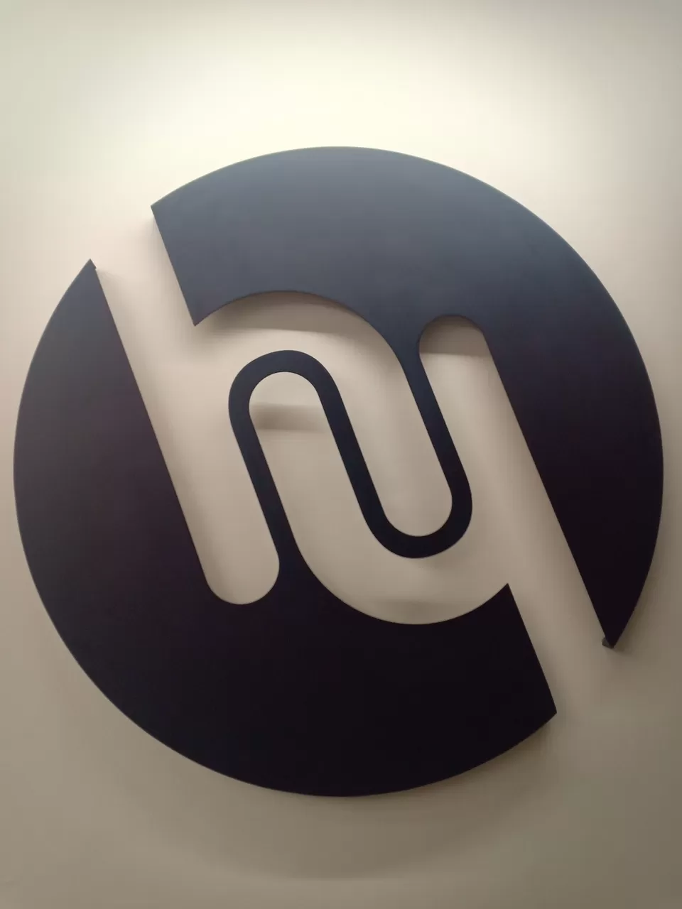 Photo of Huber & Holly – Juhu Tara Road, Mumbai, Juhu Tara Road, Nazir Wadi, Theosophical Housing Colony, Juhu, Mumbai, Maharashtra, India by Rachael Pereira