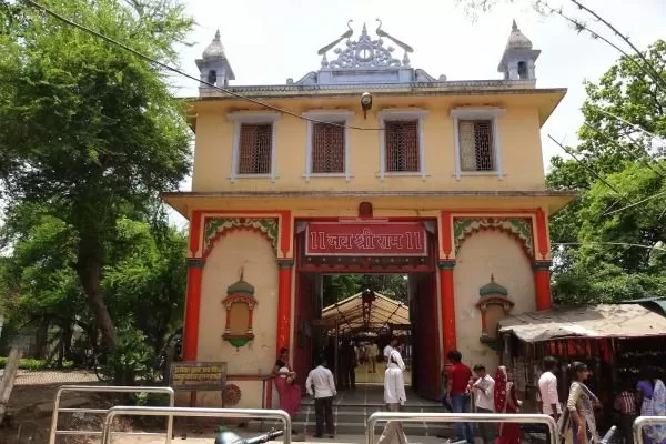 Photo of Sankat Mochan Hanuman Temple, Sankatmochan Saket Nagar Road, Saket Nagar Colony, Sankata Mochan Leprosy, Varanasi, Uttar Pradesh, India by Anita Singh