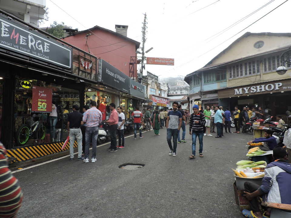 Photo of Cafe De Tavern, The Mall Road, Mussoorie, Uttarakhand, India by Megha Tyagi