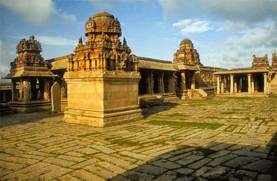 Photo of Kadalekalu Ganesha, Hampi, Karnataka, India by srishti jugran