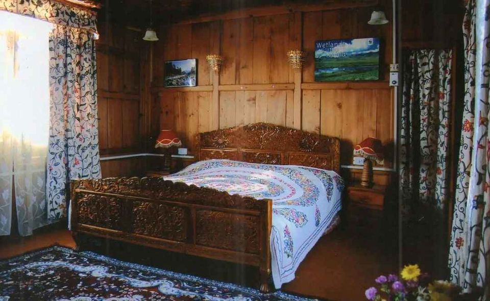 Photo of I Re-lived My Childhood As I Followed My Mother's Journal To Travel To Kashmir With My Husband by Neeti Chopra