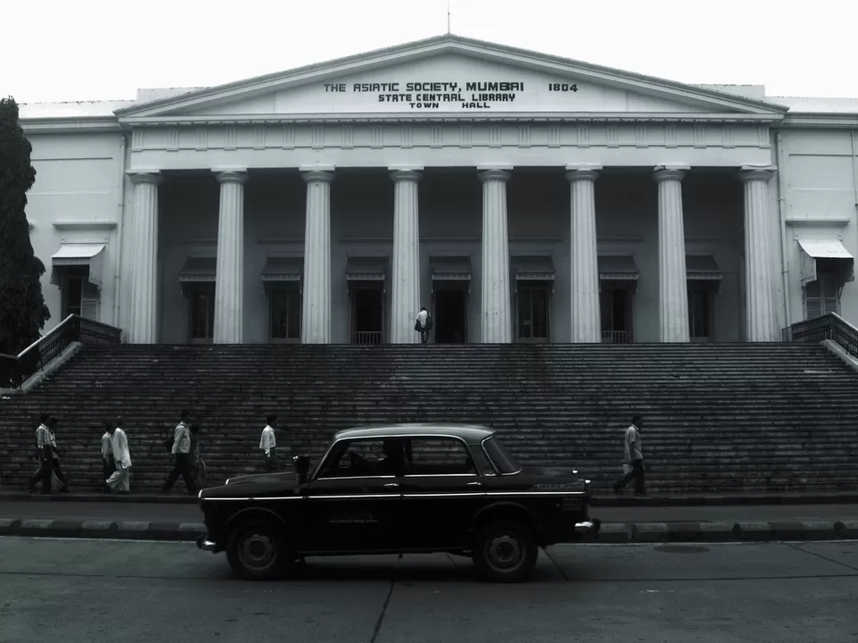 Photo of Asiatic Library, Horniman Circle, Kala Ghoda, Mumbai, Maharashtra, India by Adete Dahiya