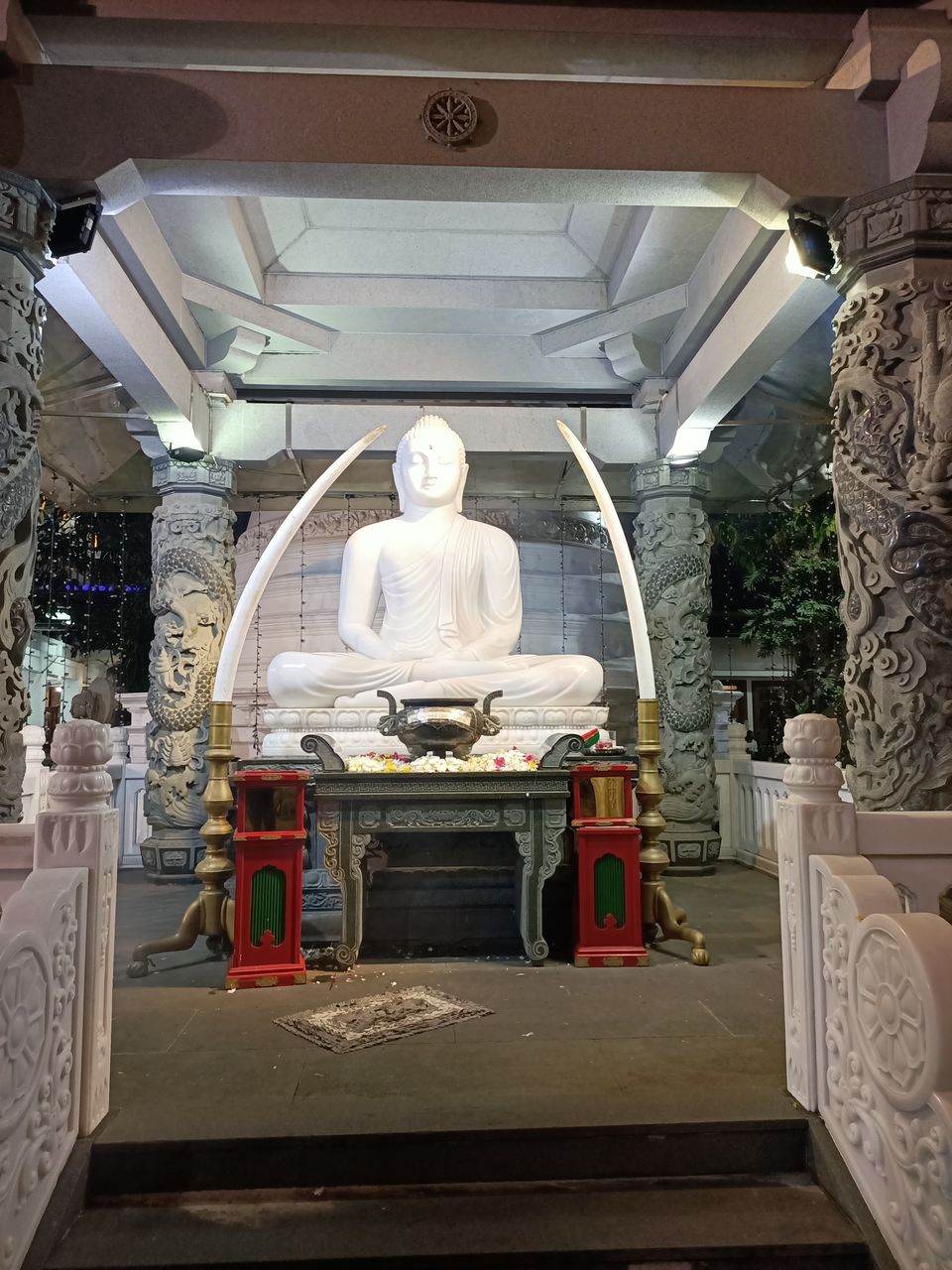 Photo of Gangaramaya Temple, Sri Jinarathana Road, Colombo, Sri Lanka by Nishant Shende