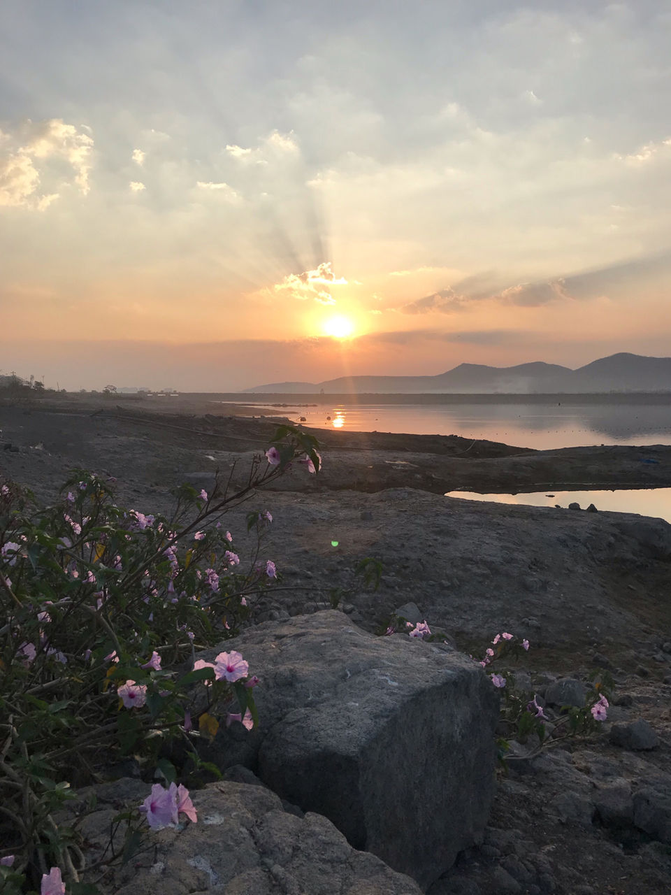 Photo of Kasarsai Dam, Maharashtra by Sakshi Chaudhary