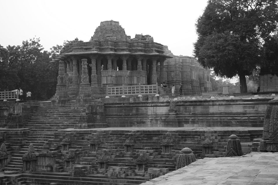 Photo of Sun temple Garden, Modhera, Gujarat, India by Apeksha Mahto