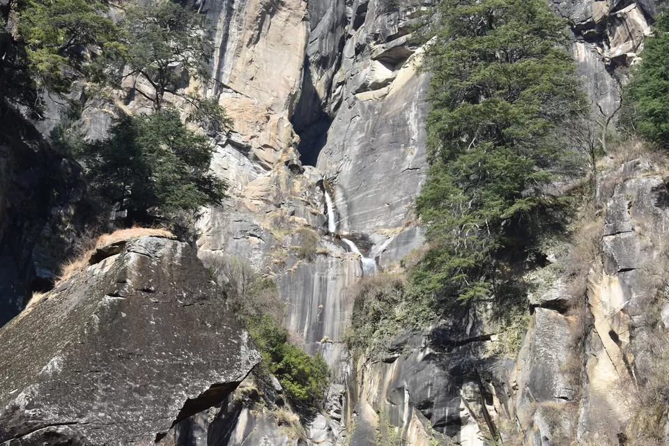 Photo of Jogini Falls, Manali, Himachal Pradesh, India by Riya Ghosh