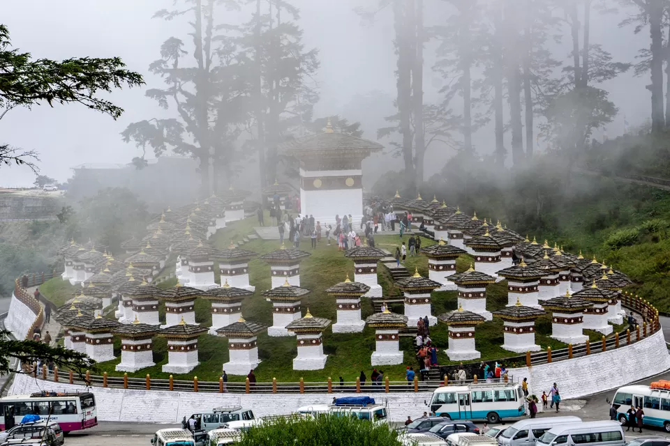 Photo of Dochula Chorten, Trashigang-Semtokha Highway, Hungtso, Bhutan by Raghav Rai Ralhan