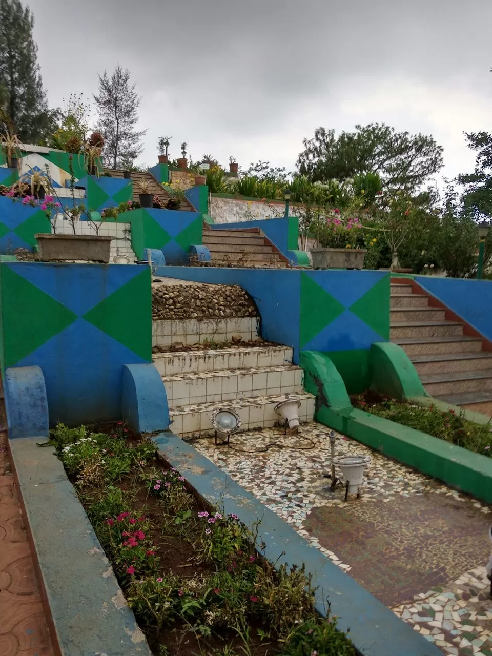 Photo of Step Garden, Table Land Road, Saputara, Gujarat, India by kvshah